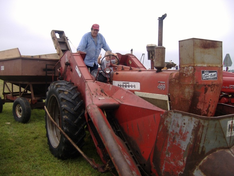 400 Diesel & 2MH Corn Picker - Technical IH Talk - Red Power Magazine ...
