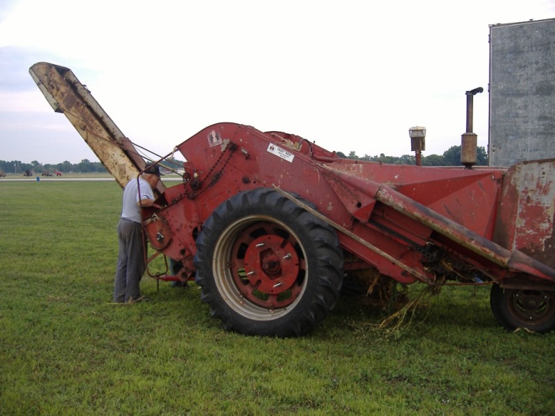 400 Diesel & 2MH Corn Picker - Technical IH Talk - Red Power Magazine ...