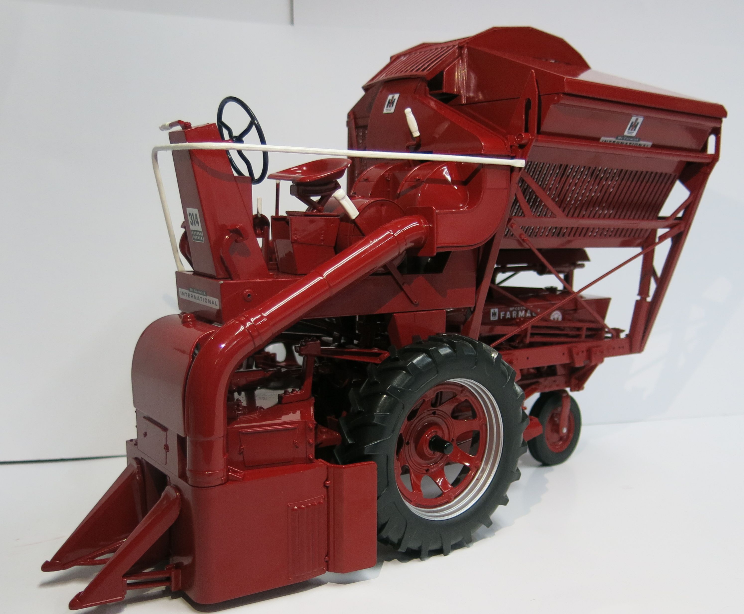 Red Power Round Up 2018 - IH Toys, Memorabilia & Collectibles - Red ...