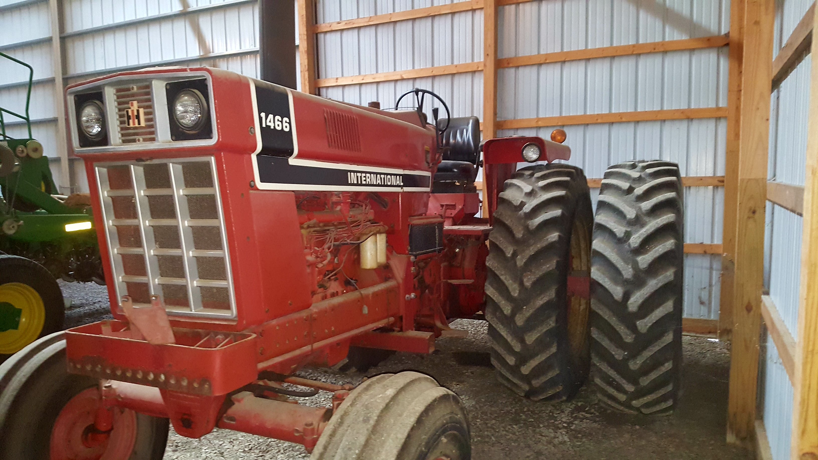 Nice original: IH 1466 Black Stripe - Technical IH Talk - Red Power ...