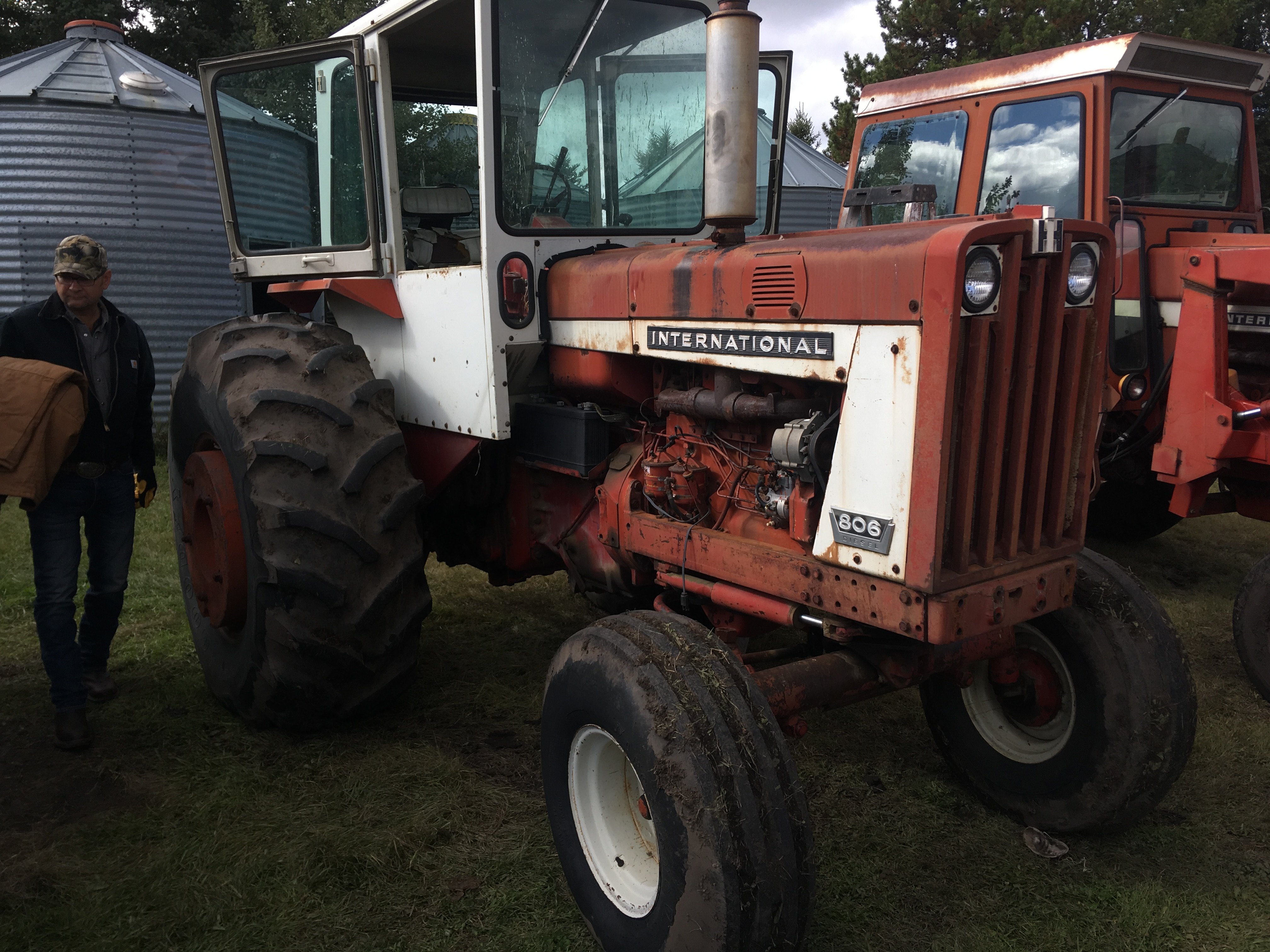 Pictures of auction in Alberta with IH tractors Technical IH Talk