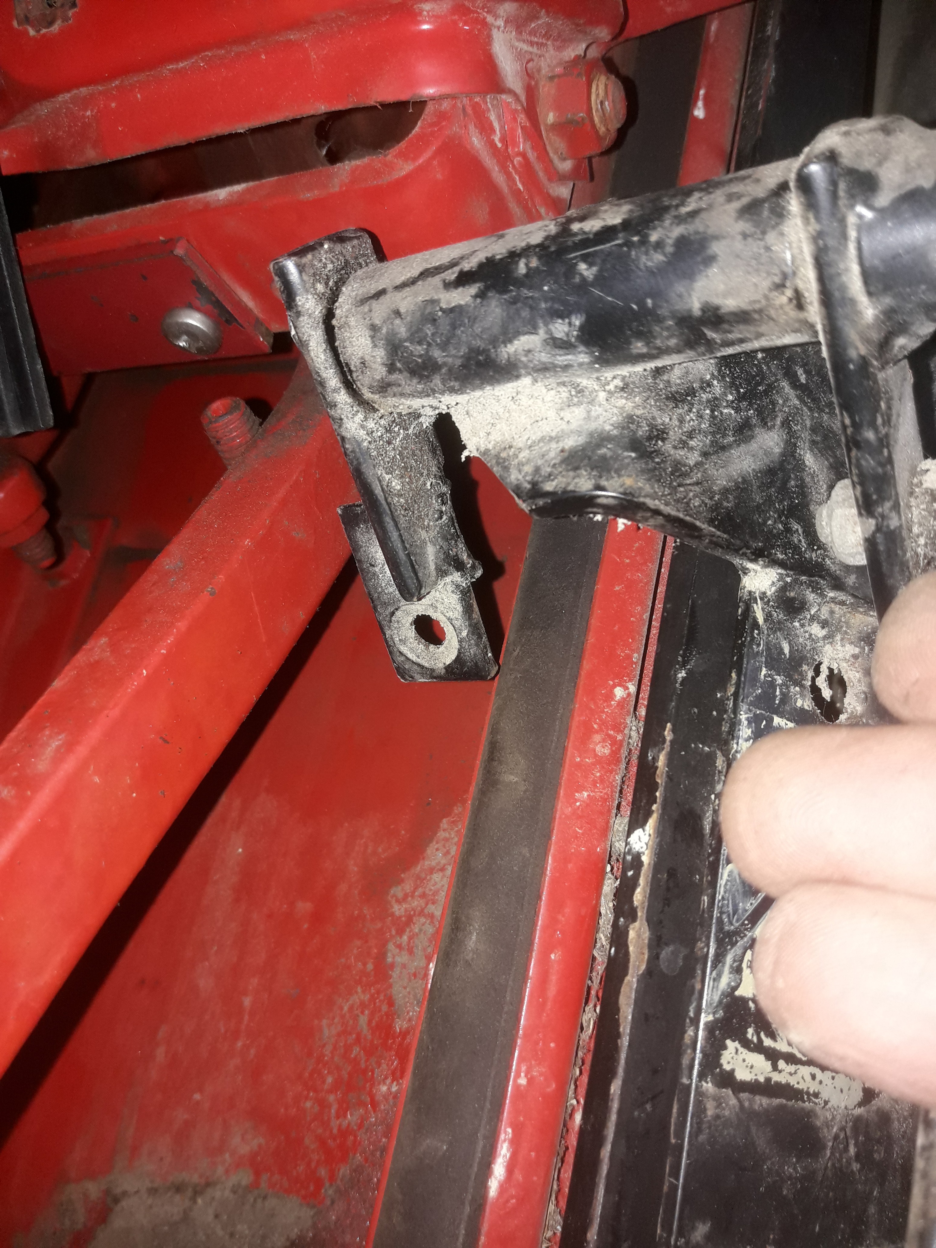 86 and 88 series foot throttle - Page 2 - Technical IH Talk - Red