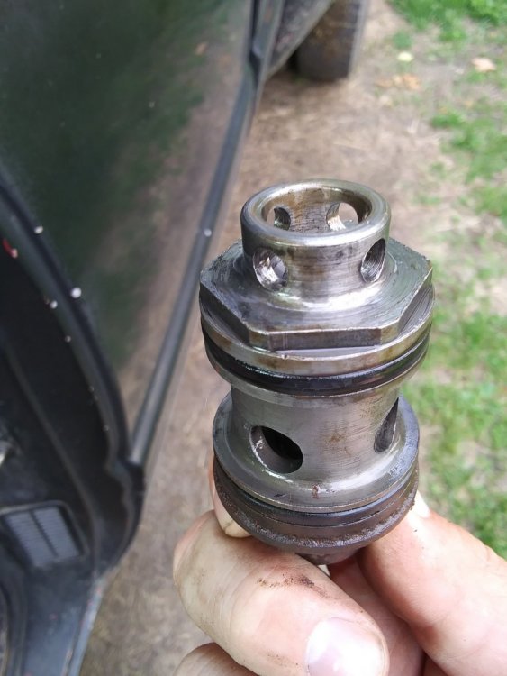 806 unloading valve - Technical IH Talk - Red Power Magazine Community