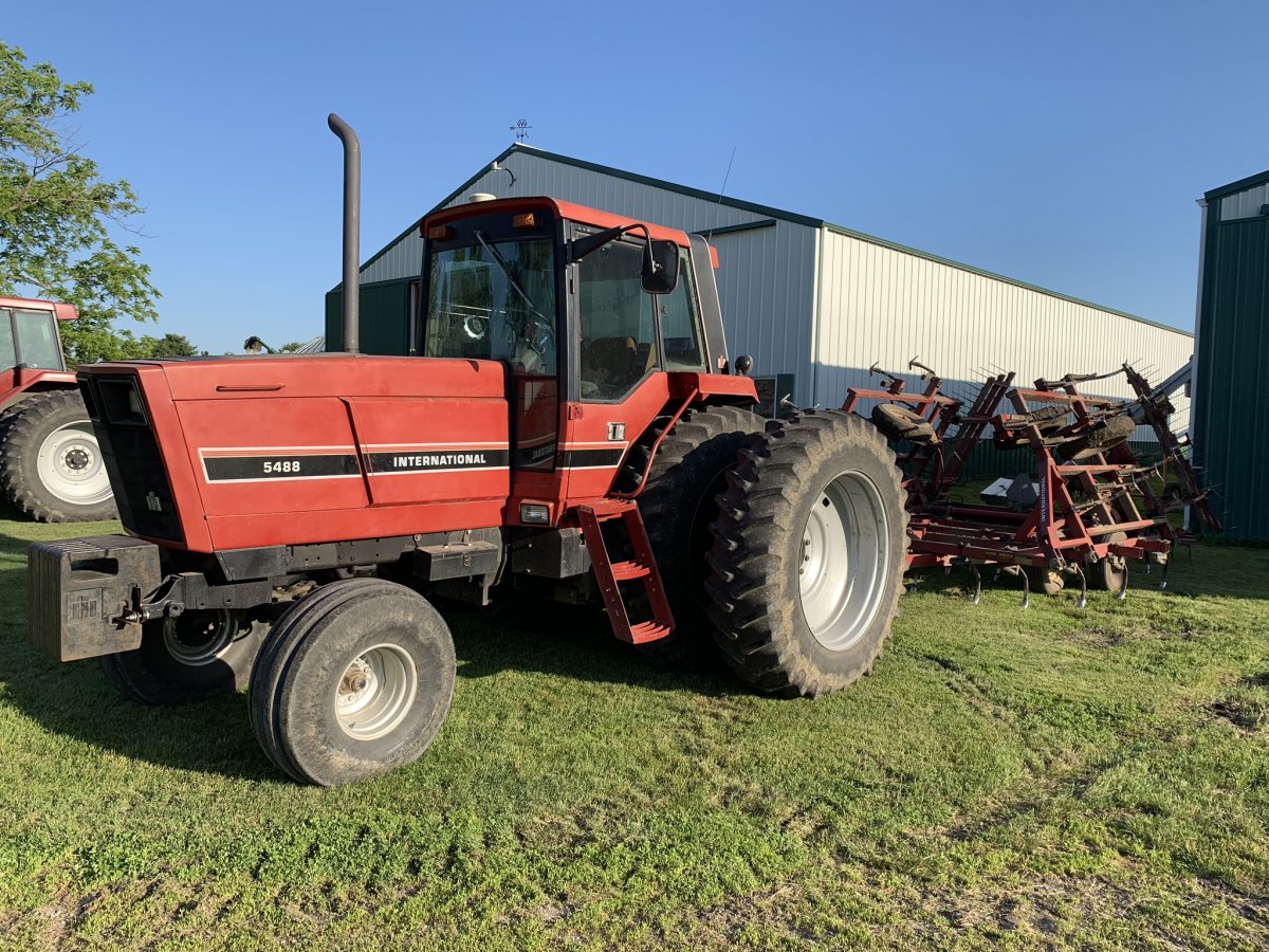 A new horse at the farm. 88 series - Technical IH Talk - Red Power ...
