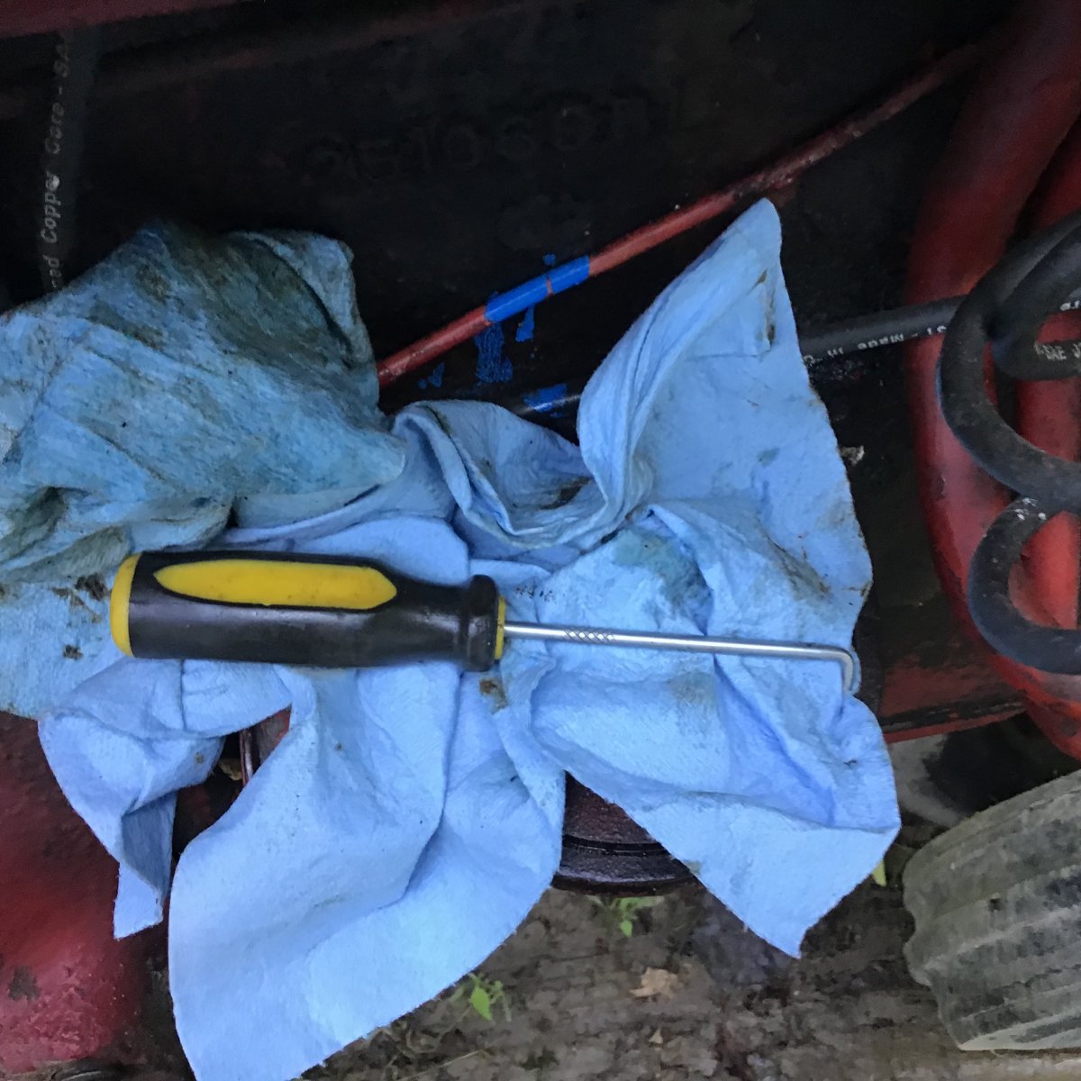 Oil filter canister seal leaks, Farmall C Technical IH Talk Red