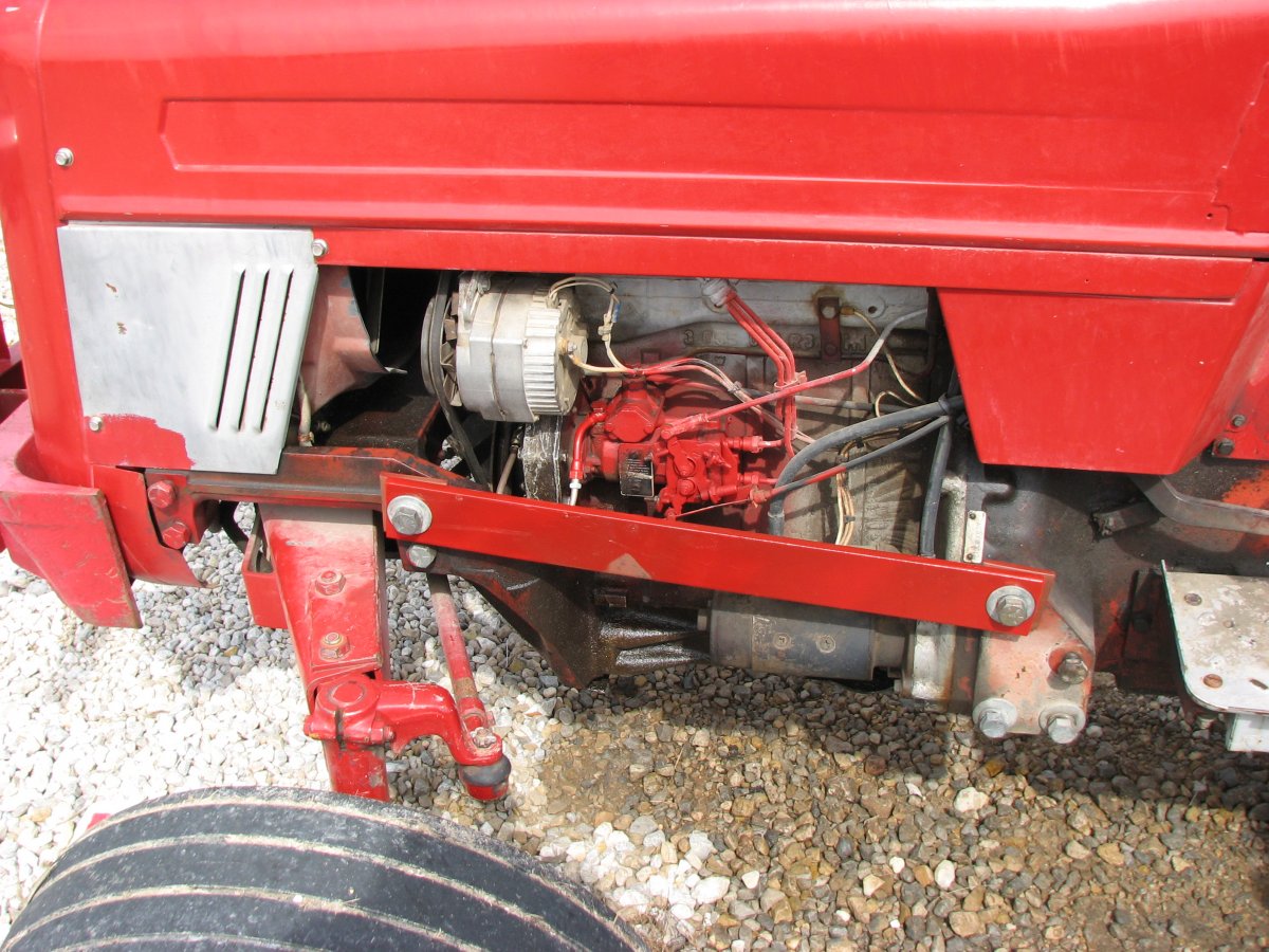 Draining Water from fuel filter valves IH 574 Technical IH Talk Red