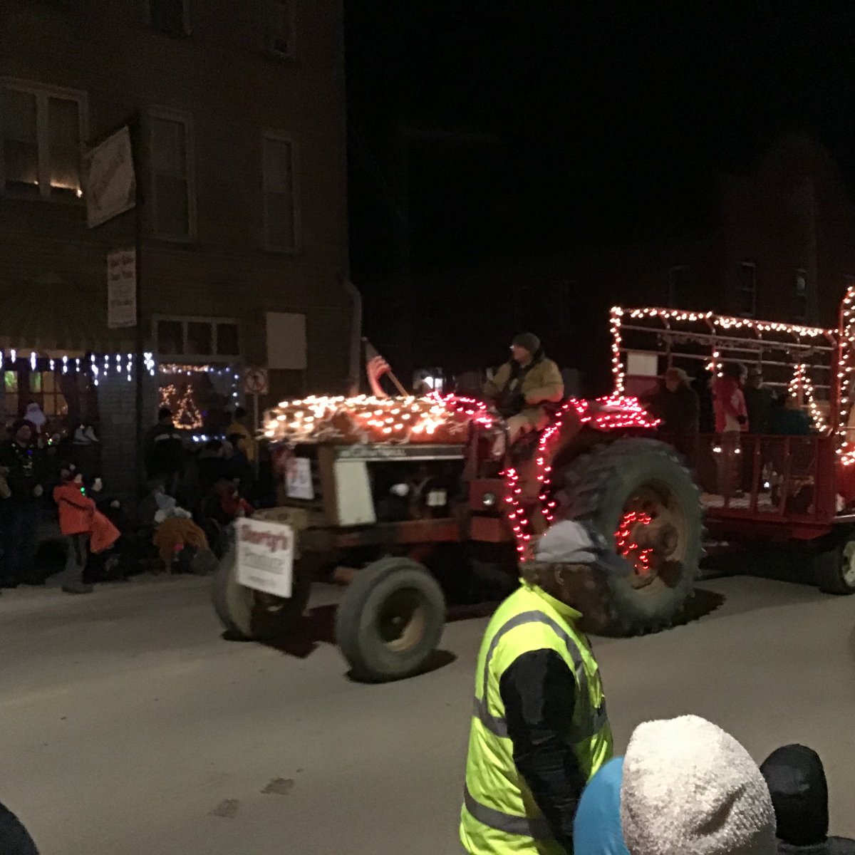Linesville ,Pa lighted tractor ? parade General Chat Red Power Magazine Community