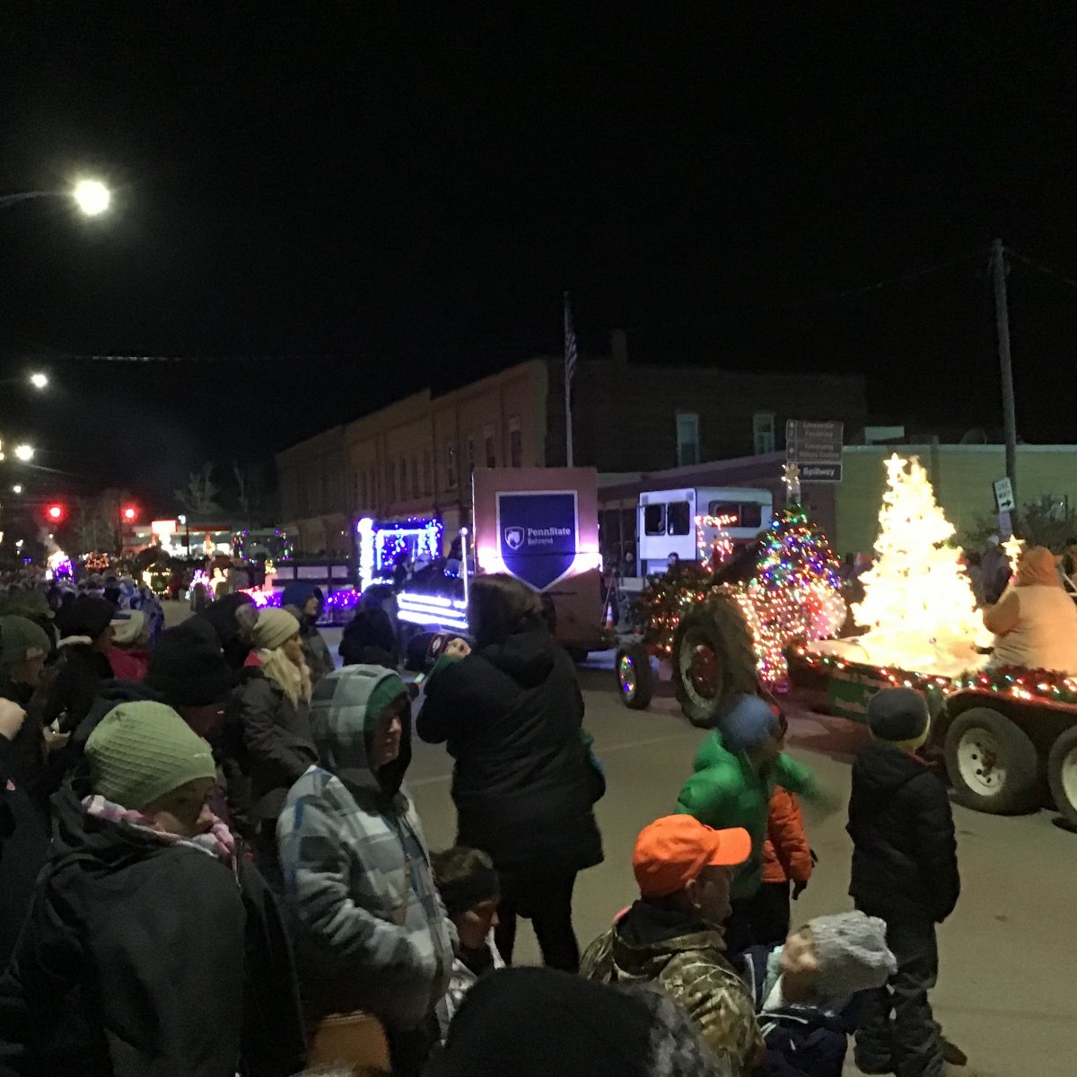 Linesville ,Pa lighted tractor ? parade General Chat Red Power