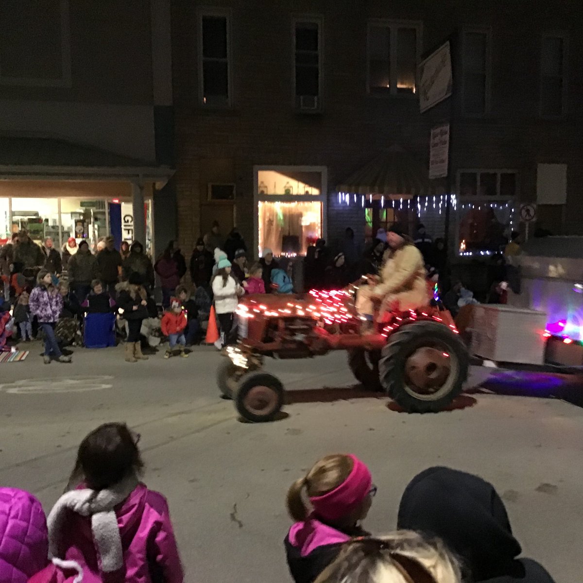 Linesville ,Pa lighted tractor ? parade General Chat Red Power Magazine Community