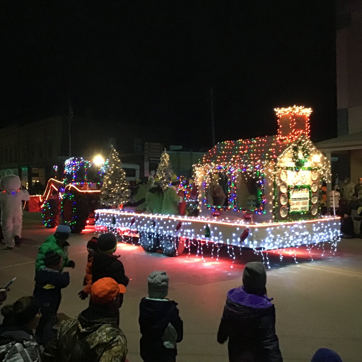 Linesville ,Pa lighted tractor ? parade General Chat Red Power