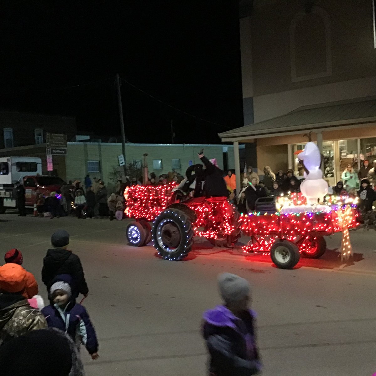 Linesville ,Pa lighted tractor ? parade General Chat Red Power Magazine Community
