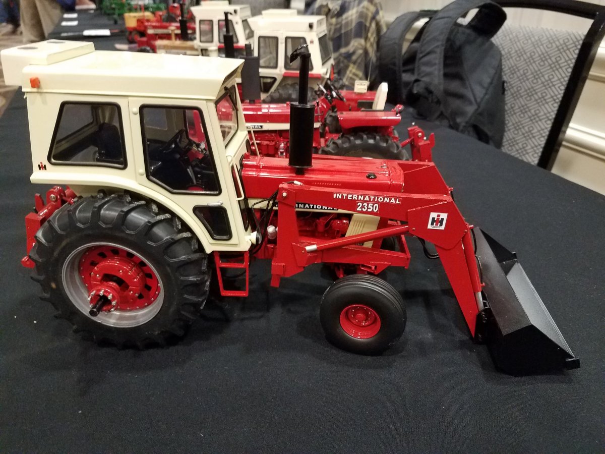 St. Louis Toy Show IH Toys, Memorabilia & Collectibles Red Power