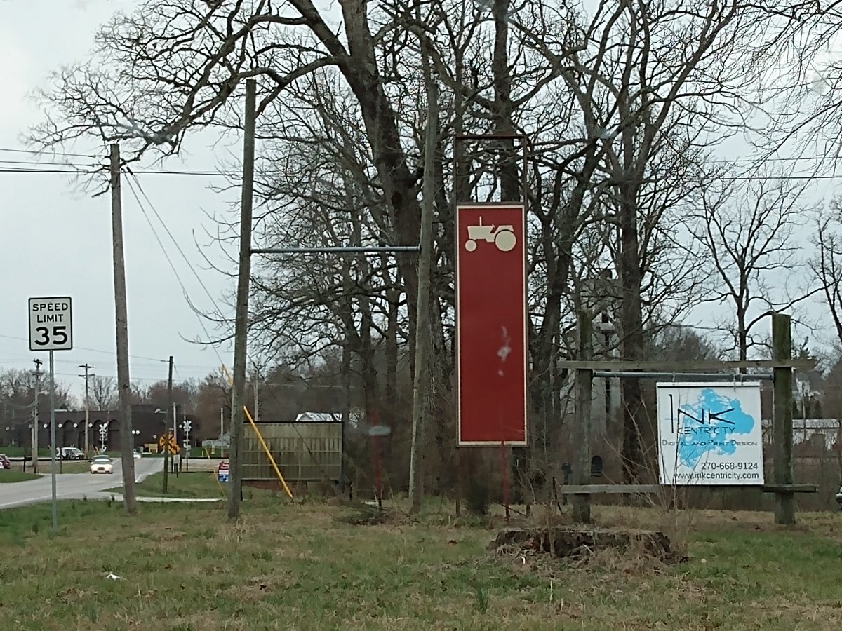 Old IH dealership in Irvington,Ky. Technical IH Talk Red Power