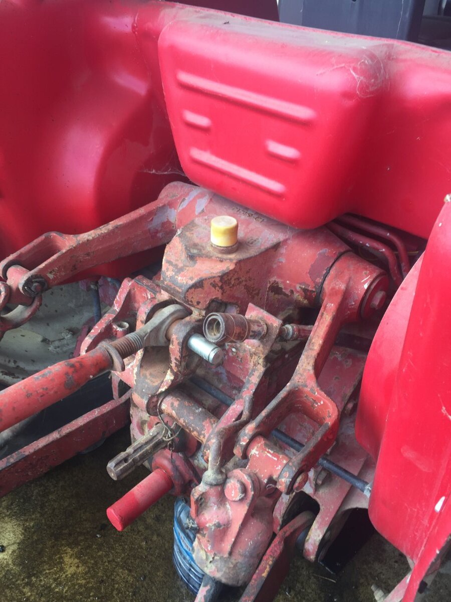 IH 684 Hydraulic oil filler cap Technical IH Talk Red Power