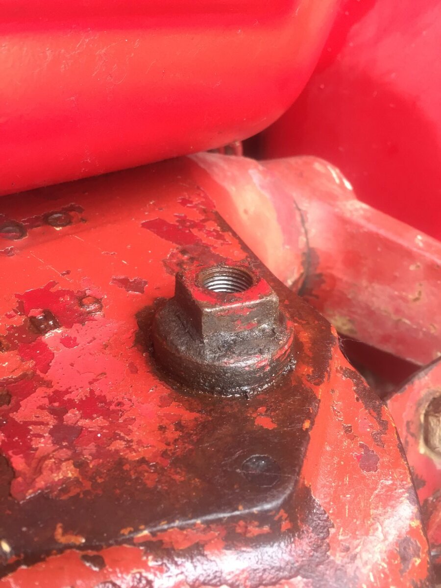 IH 684 Hydraulic oil filler cap Technical IH Talk Red Power
