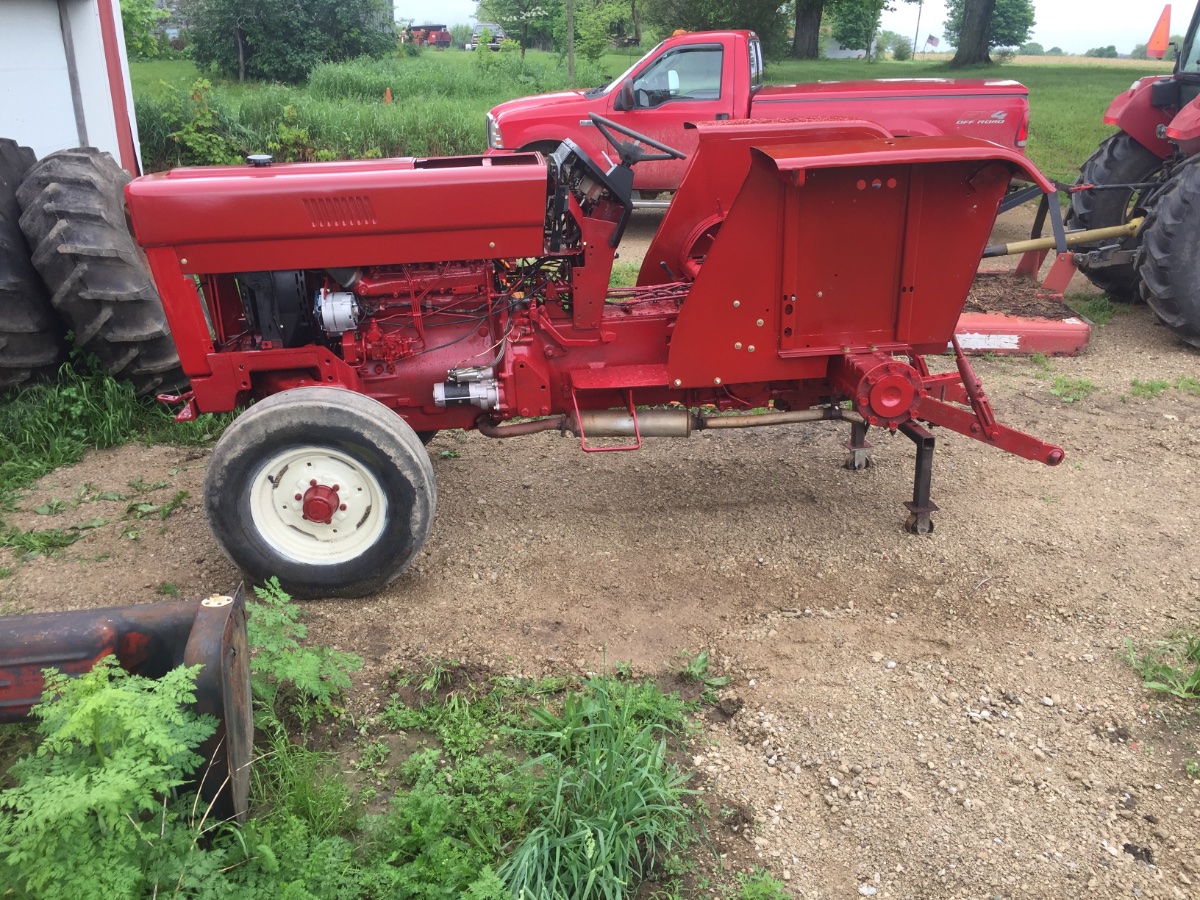 Decals on 584 - Technical IH Talk - Red Power Magazine Community
