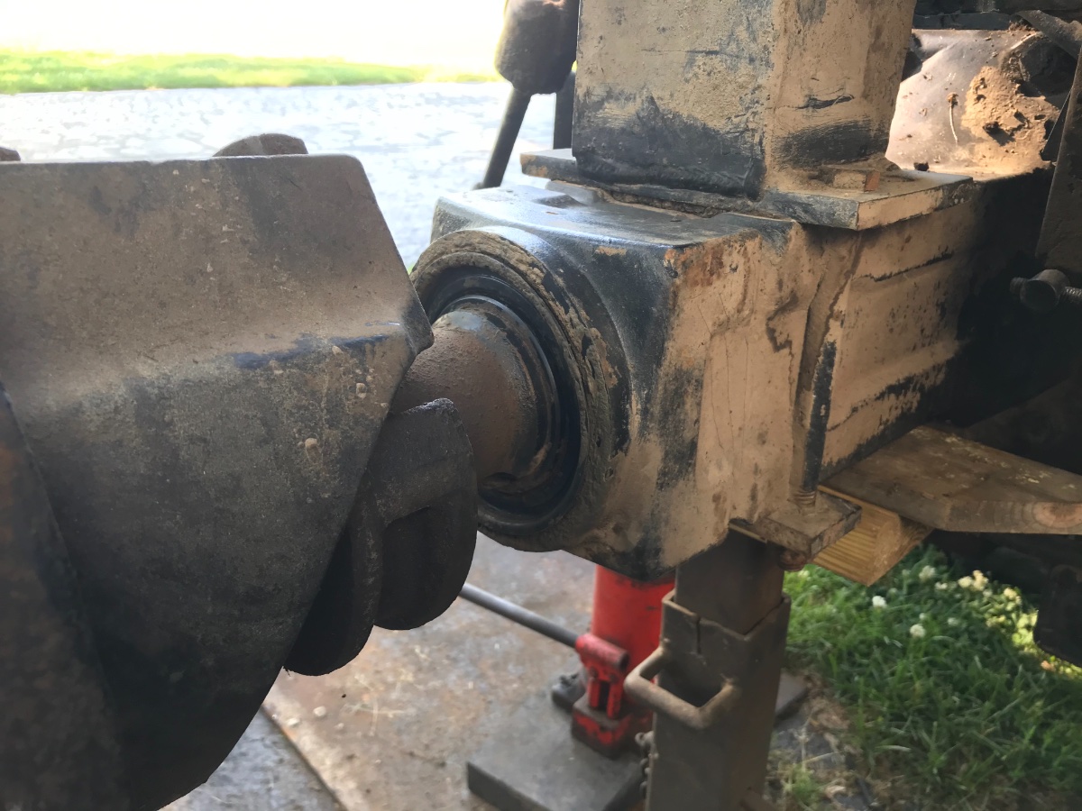 grease zerks in 885 rear axle bearings? Technical IH Talk Red Power