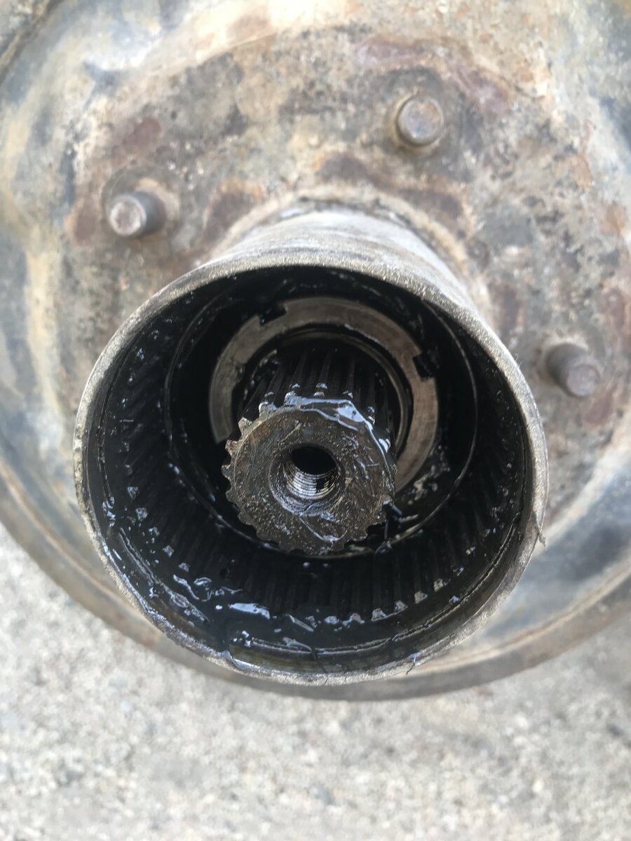 How to unscrew wheel 4wd nut? (1964 C1100) Technical IH Talk Red