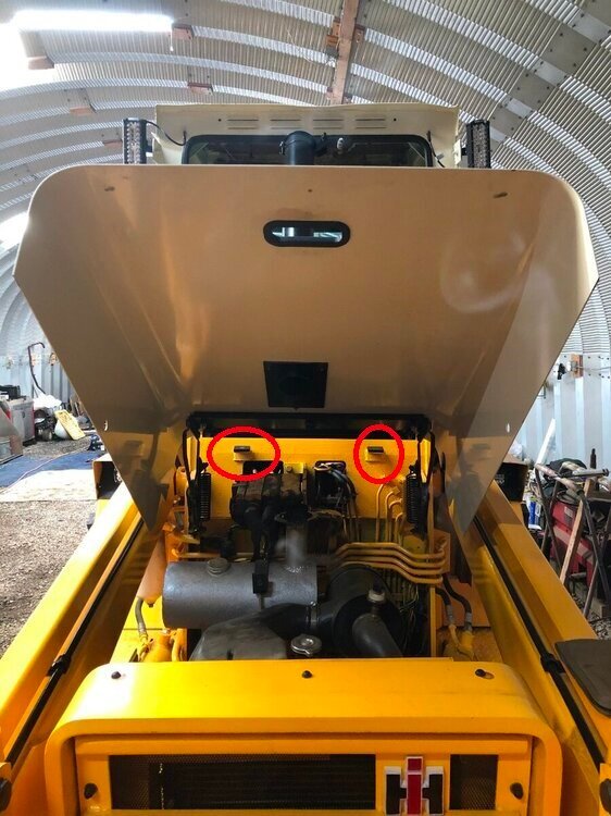 Refurbishing an IH 3500A PayLoader - IH Construction Equipment - Red ...
