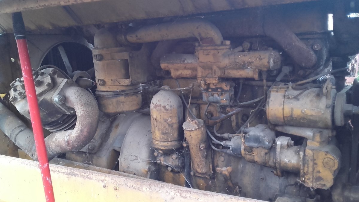 Leroi Compressor IH engine - IH Construction Equipment - Red Power ...
