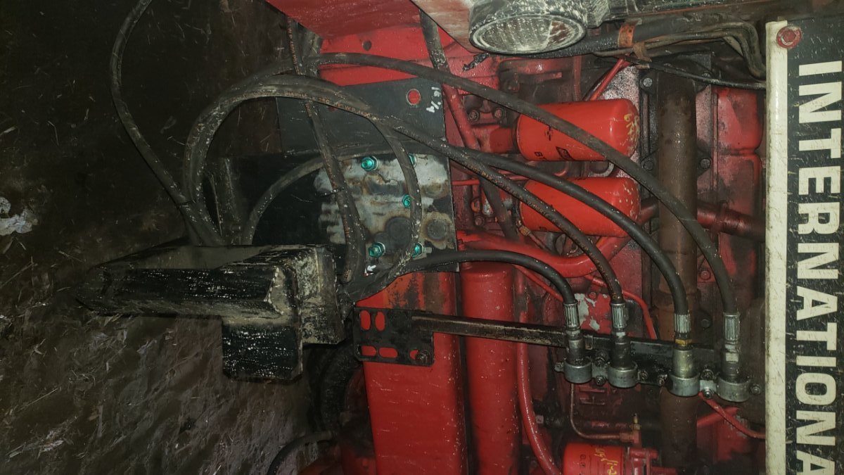 1086 Hydraulics front loader + Technical IH Talk Red Power