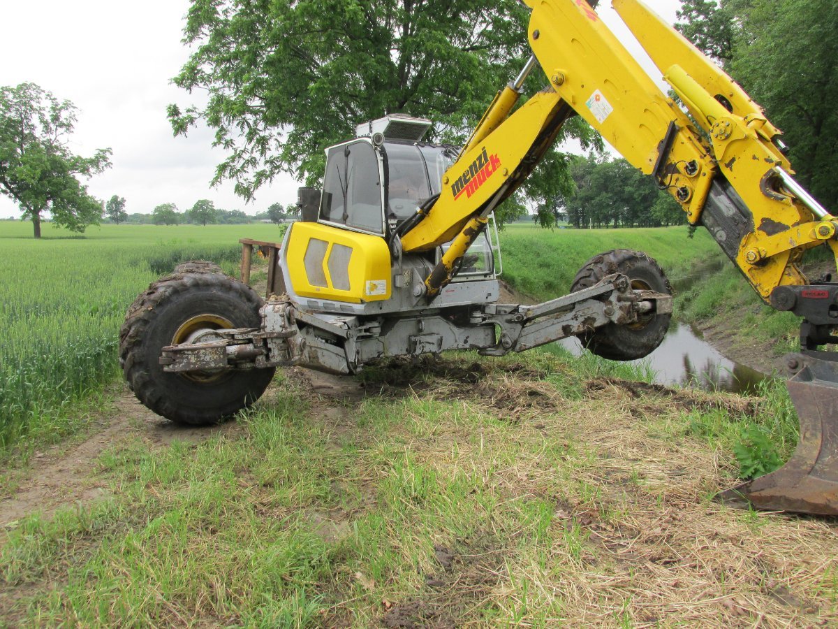 Awesome logging road building - IH Construction Equipment - Red Power ...