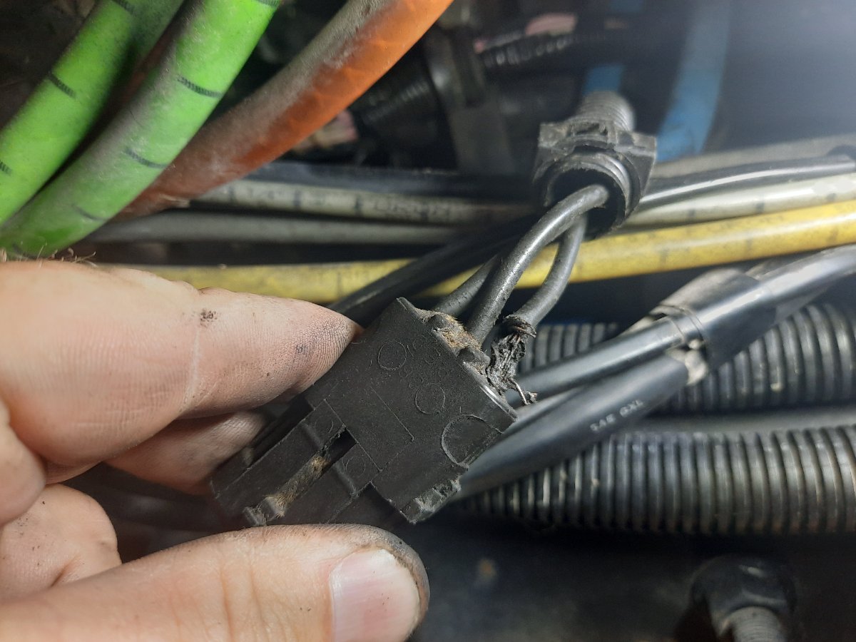 IH 9100 M11 ECM fuses , fuel line project Technical IH Talk Red