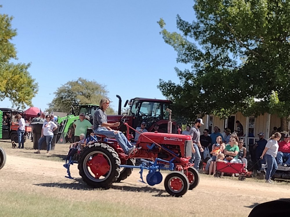 Temple tractor show Farmalls General Chat Red Power Magazine Community
