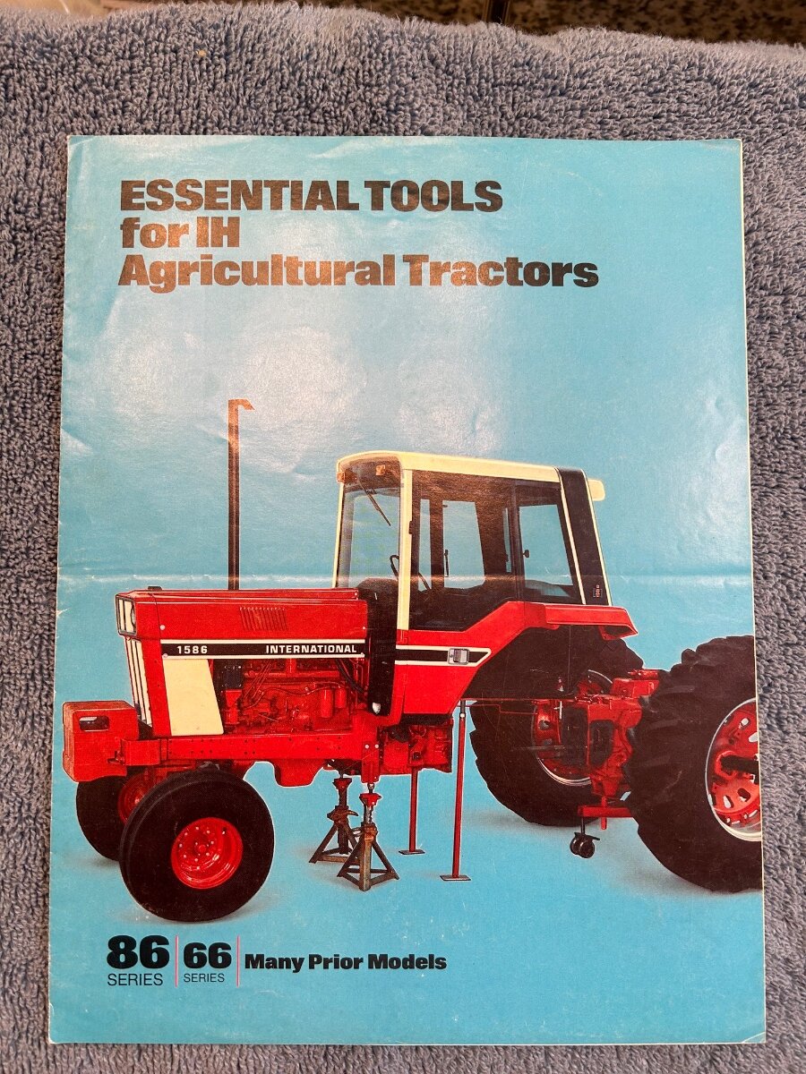 洋書 INTERNATIONAL HARVESTER FARM EQUIPMENT International Harvester Tractors: Whitlam, Jonathan: 9781445693866