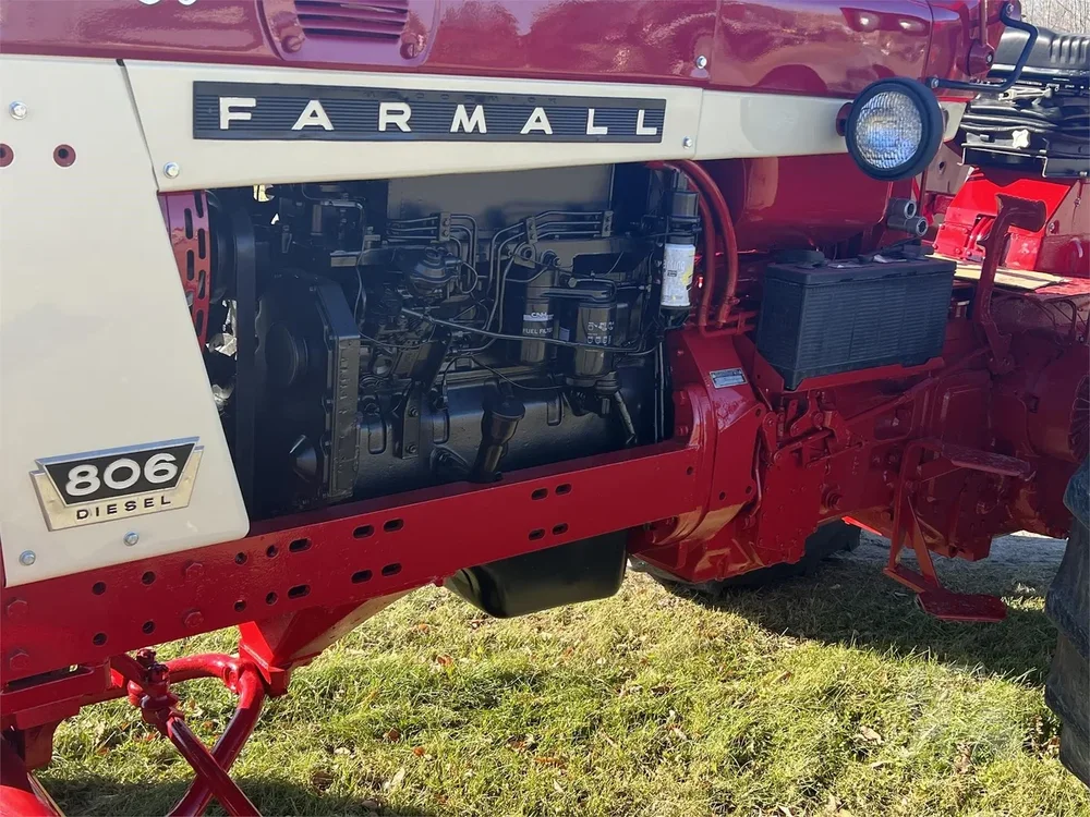 Some sweet 806 eye candy with a Cummins conversion General Chat Red