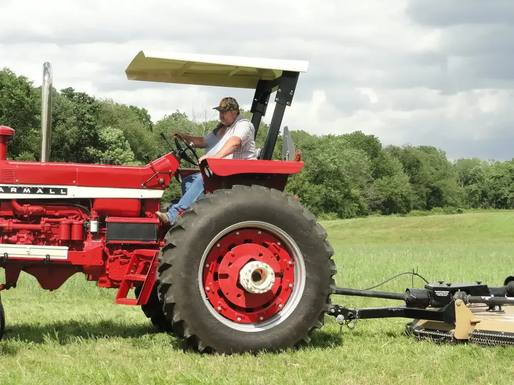 ROPS or original canopy for 1566 - Technical IH Talk - Red Power ...