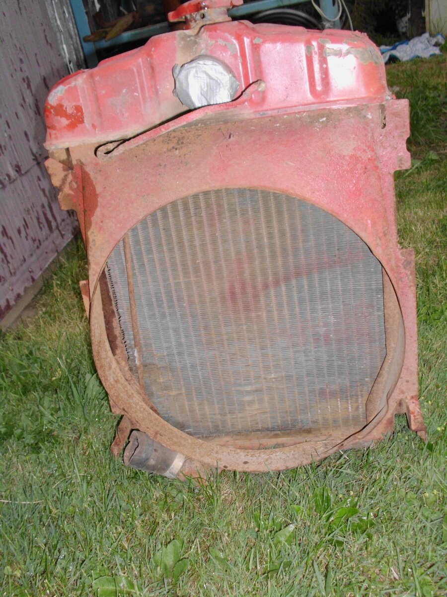 In search of a IH 460 UTILITY tractor radiator... Projects, Builds