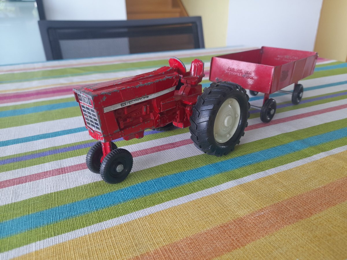 ERTL tractor + trailer - IH Toys, Memorabilia & Collectibles - Red ...