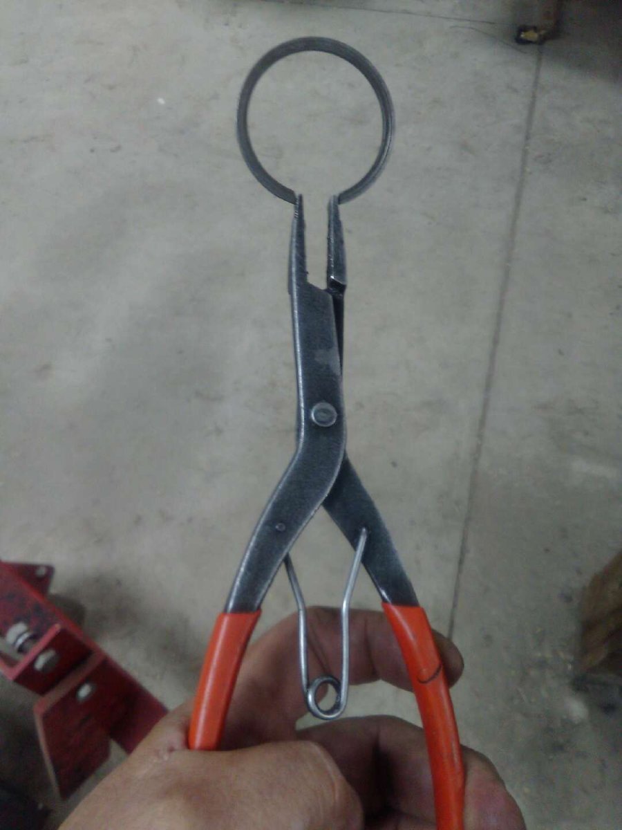 Name this retainer ring, show me the tool and teach me how to do it ...