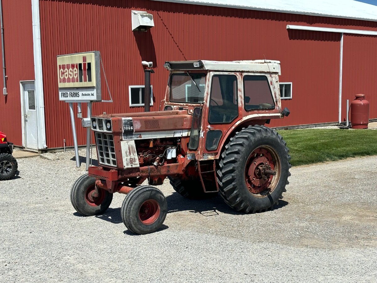 パーテーション International Harvester 1066 - Wikipedia