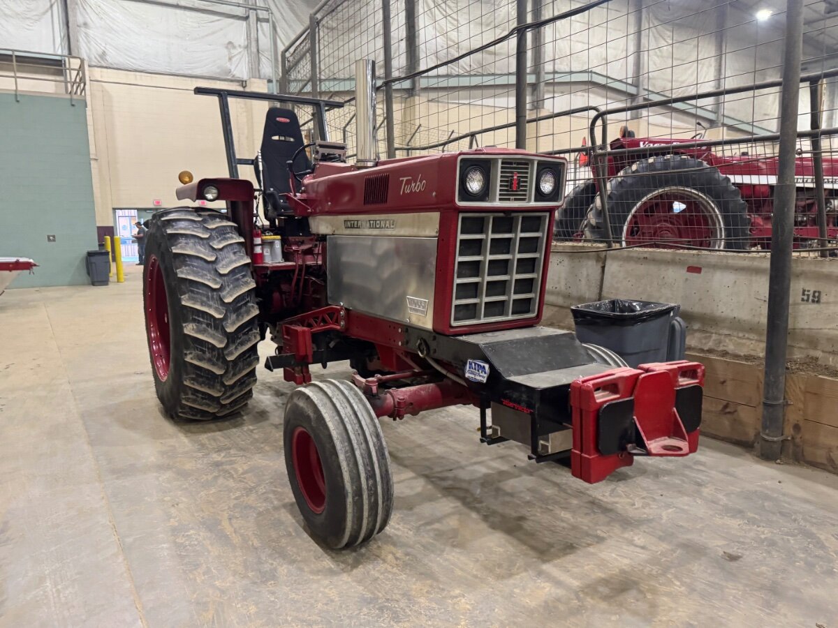 Red Air Line Tractor Red tractors at Southern Illinois Winter Nationals - General Chat - Red ...