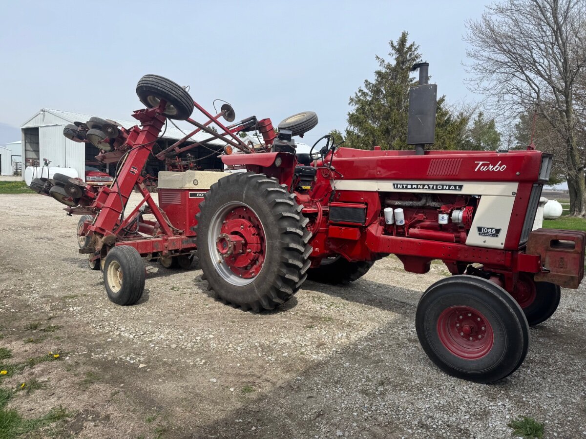 Red Air Line Tractor Planting time! - General Chat - Red Power Magazine Community