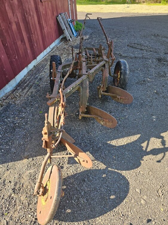Need help identifying this plow - General Chat - Red Power Magazine ...