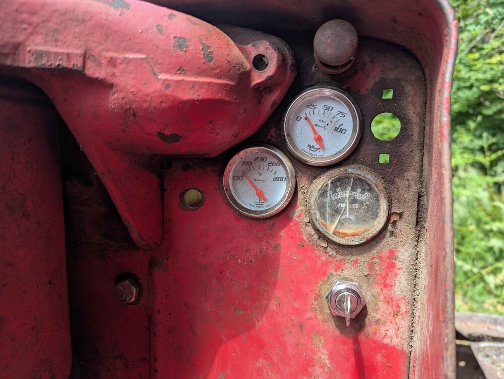 Anybody have a good image of a gas t9 dash/instrument panel ...