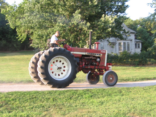 Four progress pictures of the 1206 - Technical IH Talk - Red Power ...
